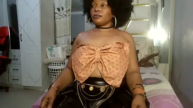 Snapshot of SexyyNana chatting on February 5, 2026, 11:33 pm SexyyNana online show from February 5, 2026, 11:33 pm