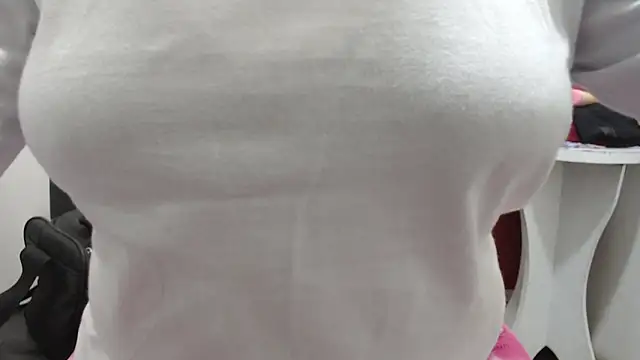 Laura hottt online show from September 29, 2025, 2:01 pm