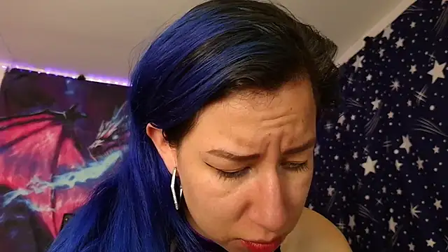 pussytight pervert online show from April 15, 2026, 10:21 pm