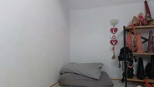 Love-Banaxy online show from September 19, 2025, 8:07 am