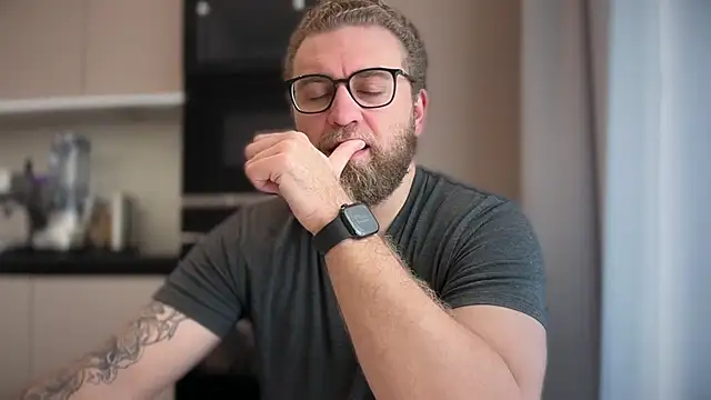 Bear bear  online show from April 18, 2026, 9:11 am