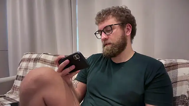 Snapshot of Bear_bear_ chatting on May 6, 2026, 7:23 am Bear bear online show from May 6, 2026, 7:23 am