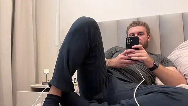 Bear bear  online show from March 7, 2026, 1:27 pm