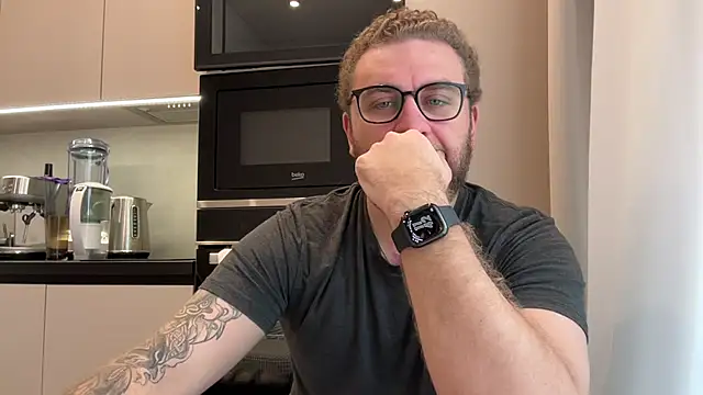 Bear bear  online show from April 15, 2026, 8:42 am