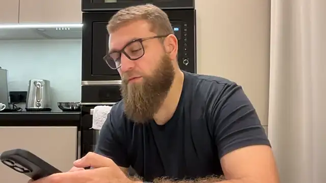 Bear bear  online show from November 25, 2025, 11:21 am