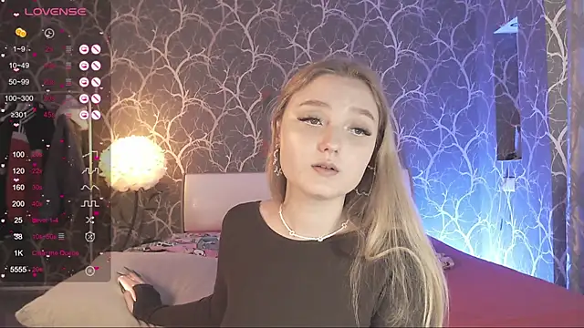 MiaMiaMeow online show from April 19, 2026, 1:34 pm