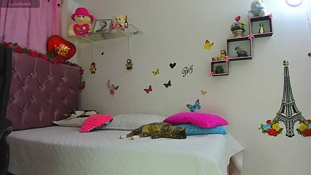 azahara nagi online show from October 24, 2025, 6:01 am