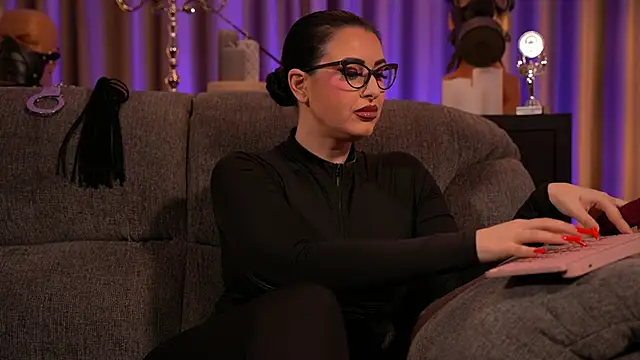 kelly kent online show from March 3, 2025, 1:38 am