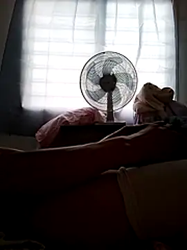 hughug123456 online show from November 29, 2025, 11:38 pm