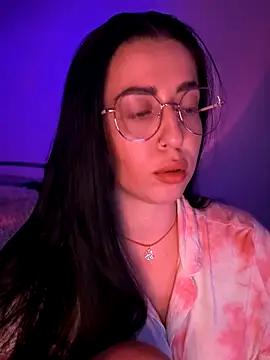 Emylia online show from October 3, 2025, 7:26 pm