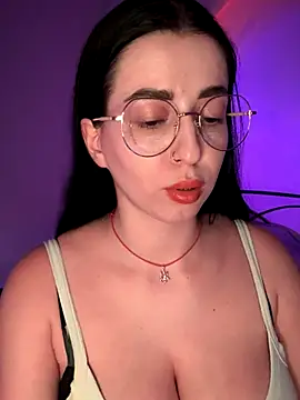 Emylia online show from November 20, 2025, 10:31 pm