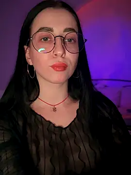 Emylia online show from November 12, 2025, 9:07 pm