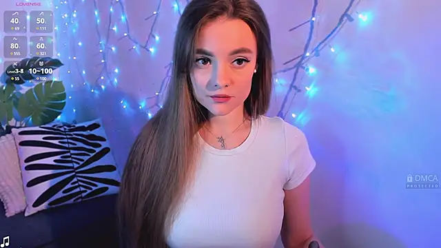 xwiuiwx online show from March 14, 2025, 12:32 am