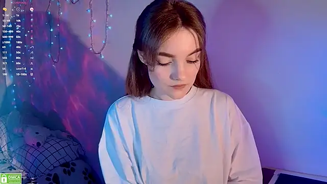 xwiuiwx online show from December 11, 2024, 7:46 pm