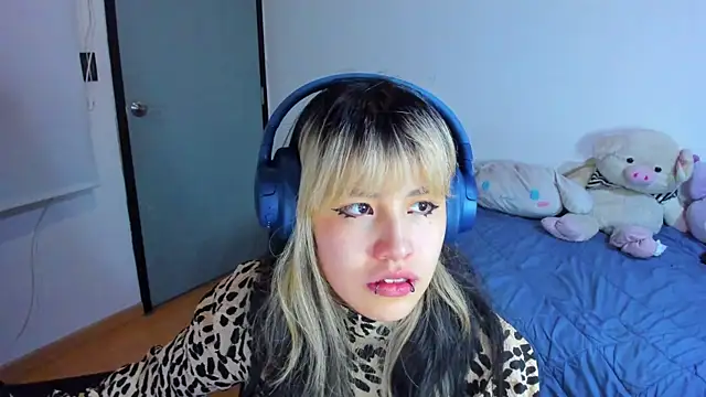 Akane-Mou online show from January 4, 2025, 9:43 am