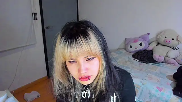 Akane-Mou online show from December 12, 2024, 5:31 am