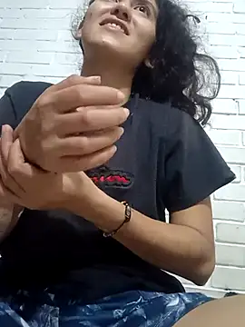 valeriaswang Lucas online show from April 15, 2026, 1:00 am