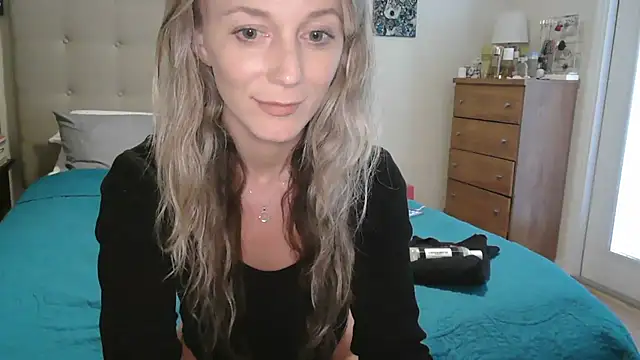 Heyitsmee33 online show from September 23, 2025, 6:04 pm