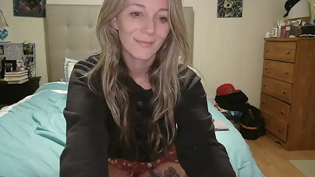 Heyitsmee33 online show from May 6, 2026, 10:08 am