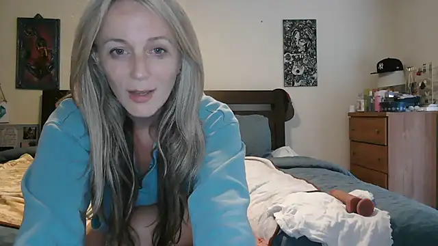 Heyitsmee33 online show from July 7, 2026, 10:35 pm