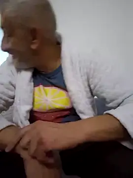 cuci45 online show from October 15, 2025, 6:27 pm