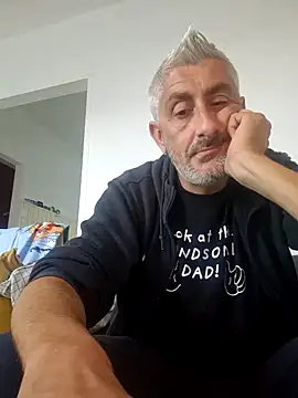 cuci45 online show from September 26, 2025, 3:19 pm