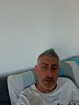 cuci45 online show from September 14, 2025, 2:39 pm