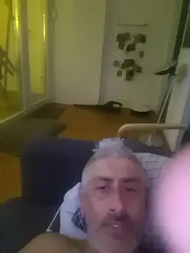 cuci45 online show from November 29, 2025, 4:56 am