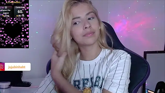 jujubinhahot online show from March 18, 2025, 8:06 am