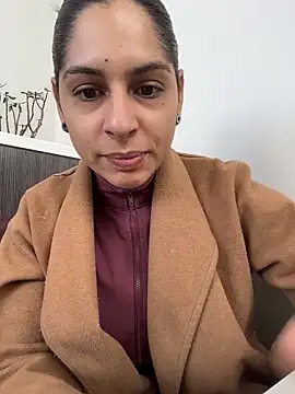 charlotte stevenss  online show from February 26, 2026, 3:34 pm