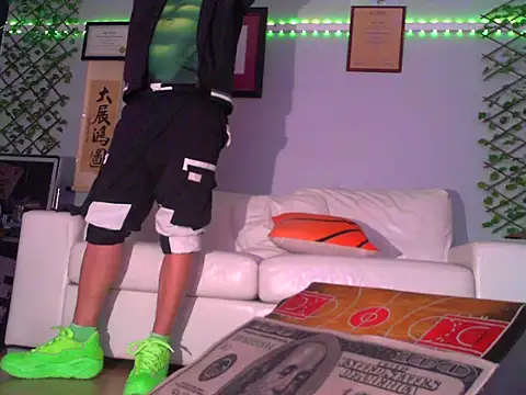 Snapshot of OSIRlS chatting on December 17, 2025, 3:28 pm OSIRlS online show from December 17, 2025, 3:28 pm