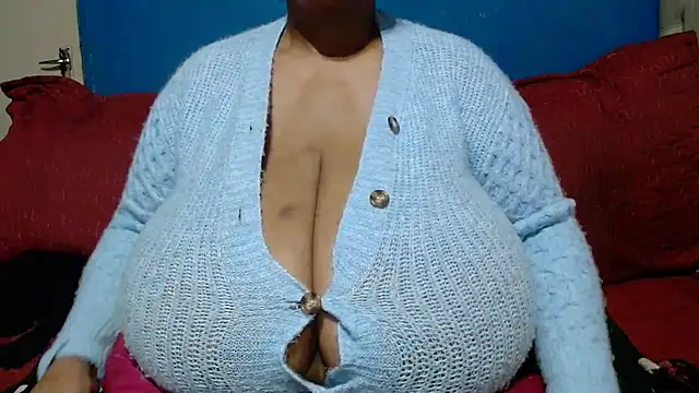 CUTEFIRMMELONSS online show from June 2, 2026, 5:35 pm