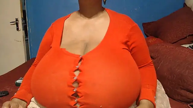 CUTEFIRMMELONSS online show from June 21, 2026, 5:41 pm