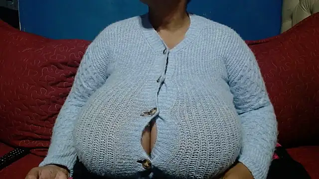 CUTEFIRMMELONSS online show from May 27, 2026, 8:16 pm