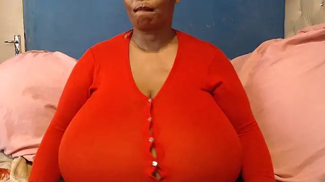 CUTEFIRMMELONSS online show from October 5, 2025, 8:38 am