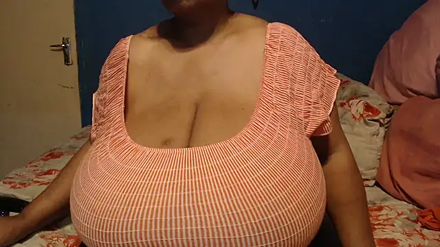 CUTEFIRMMELONSS online show from October 12, 2025, 8:32 pm