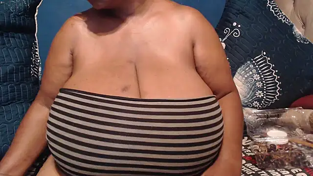 CUTEFIRMMELONSS online show from April 4, 2026, 2:51 am