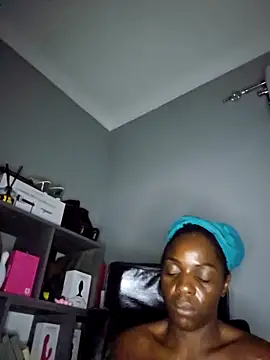 Snapshot of Shaniko89 chatting on February 4, 2026, 2:28 am Shaniko89 online show from February 4, 2026, 2:28 am