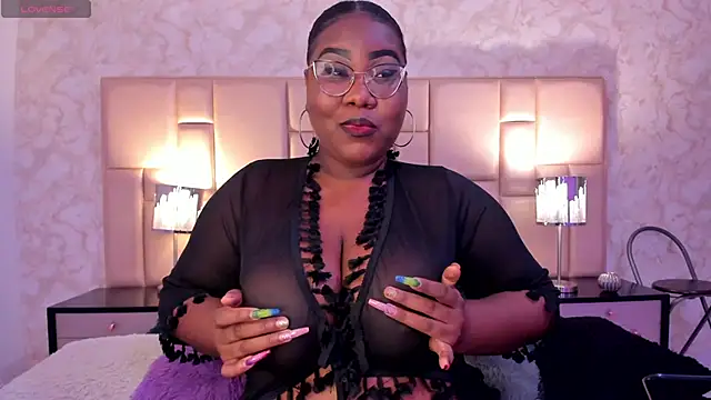 Snapshot of Darnellqueen chatting on February 14, 2025, 7:59 am Darnellqueen online show from February 14, 2025, 7:59 am