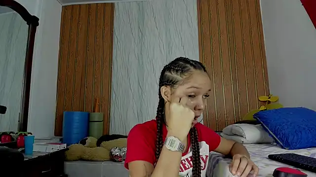 MarianaManzur online show from September 26, 2025, 4:14 pm