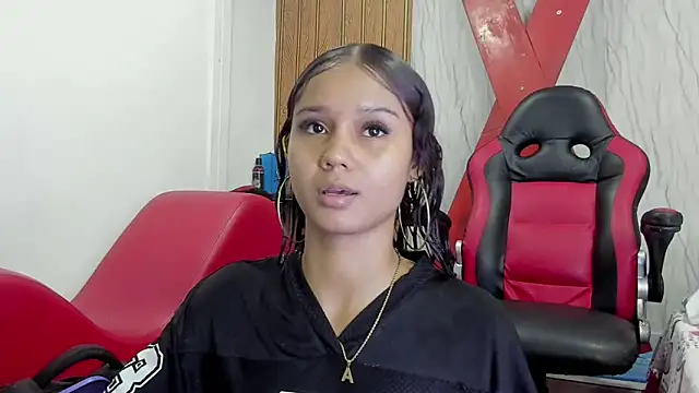 MarianaManzur online show from February 5, 2026, 4:47 pm