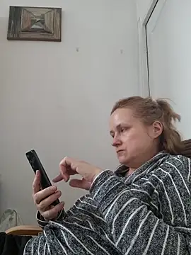 Snapshot of She-devilx chatting on March 28, 2026, 2:29 pm She-devilx online show from March 28, 2026, 2:29 pm