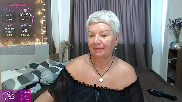Snapshot of roxana_brooks chatting on June 3, 2026, 12:44 am roxana brooks online show from June 3, 2026, 12:44 am