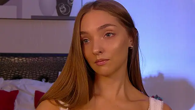 VirginieCruz online show from October 5, 2025, 7:26 pm