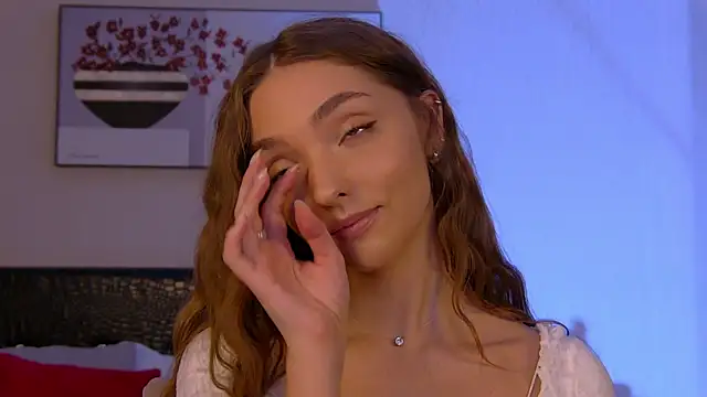 VirginieCruz online show from March 4, 2025, 7:43 pm