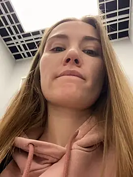 Snapshot of ValenciaShock chatting on February 5, 2025, 8:21 am ValenciaShock online show from February 5, 2025, 8:21 am