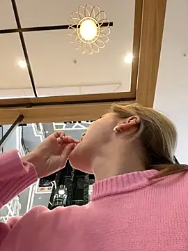 Snapshot of ValenciaShock chatting on October 19, 2025, 7:00 am ValenciaShock online show from October 19, 2025, 7:00 am