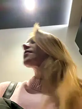 Snapshot of ValenciaShock chatting on November 26, 2025, 7:19 am ValenciaShock online show from November 26, 2025, 7:19 am