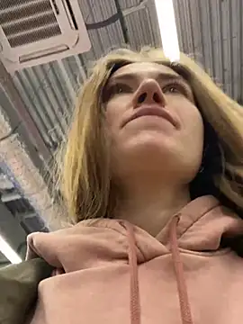 Snapshot of ValenciaShock chatting on February 2, 2025, 5:10 am ValenciaShock online show from February 2, 2025, 5:10 am