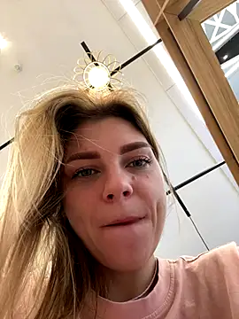 Snapshot of ValenciaShock chatting on September 14, 2025, 7:09 am ValenciaShock online show from September 14, 2025, 7:09 am